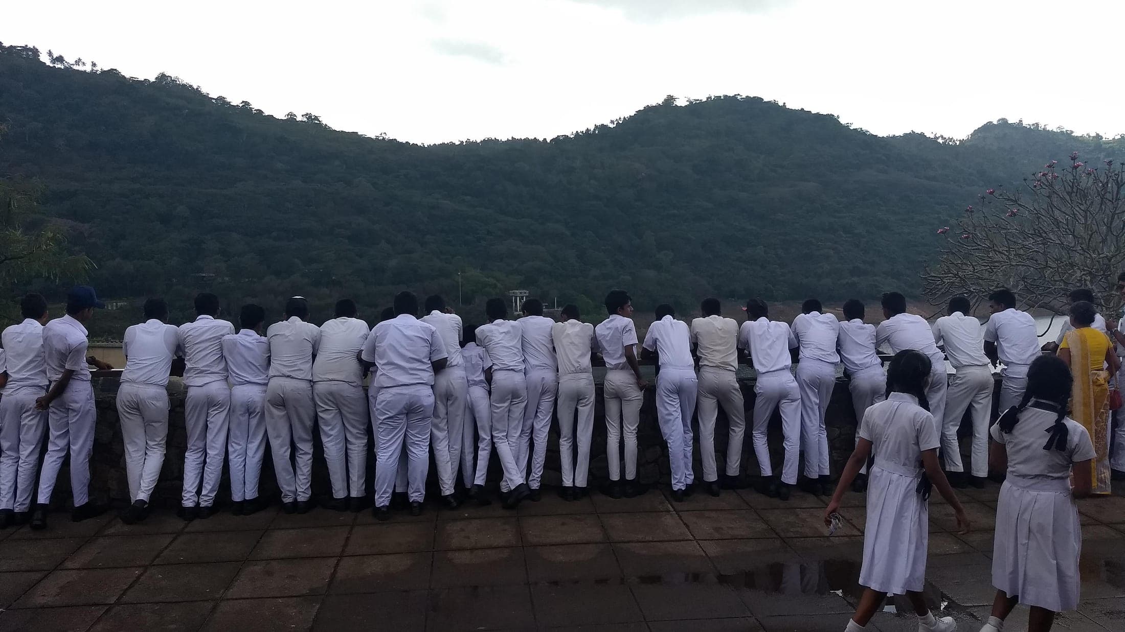 Schoolchildren in white uniforms at the Victoria Dam viewpoint